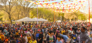 Una multitud en la Fiesta de la Niñez de Santa Rosa de Calamuchita